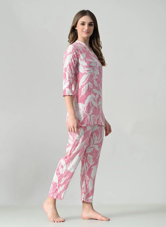 تايك تو طقم بيجاما من بنطال وبلوزة بطبعة أوراق شجر